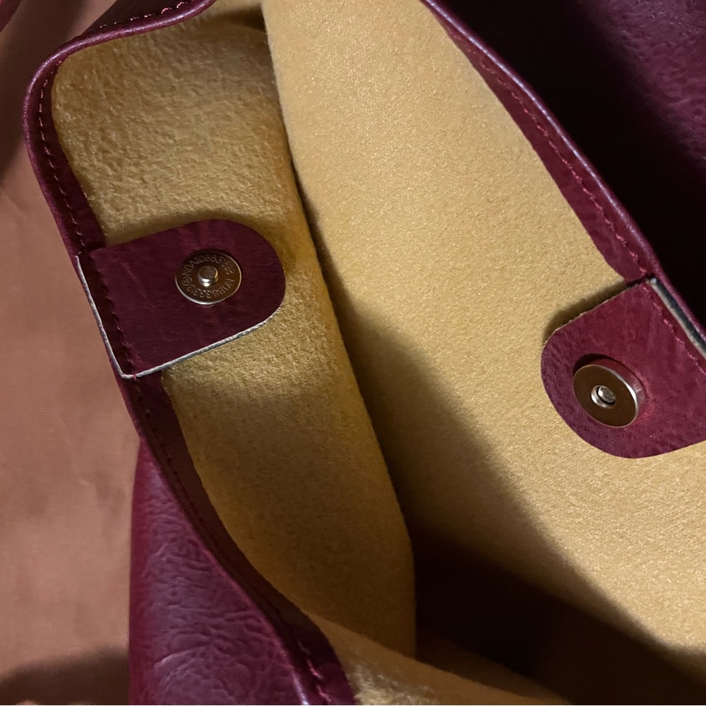 🆕NWOT Burgundy Hobo Womens/Juniors  Bag/Purse - Faux Leather - Picture 7 of 8